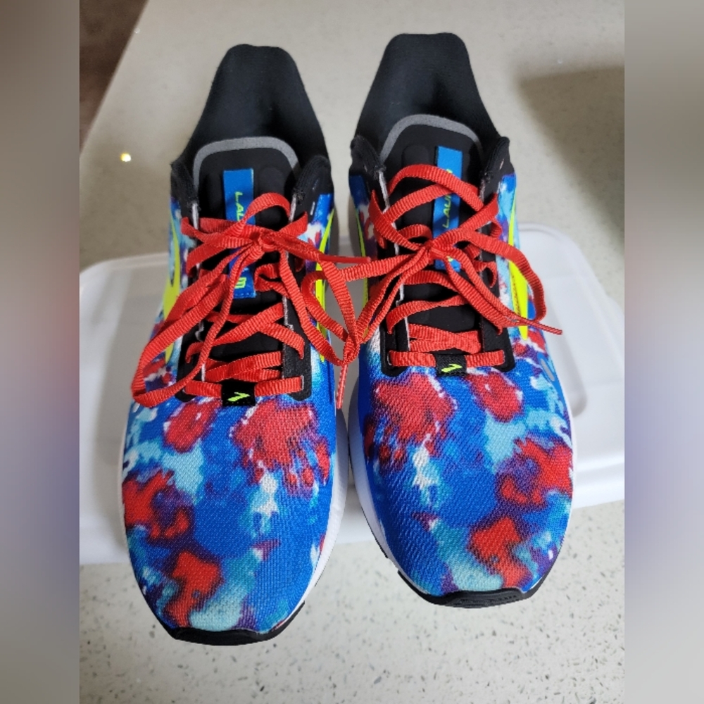 Brooks Sneakers - Picture 1 of 5